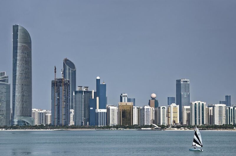 5 Places to Visit in Abu Dhabi