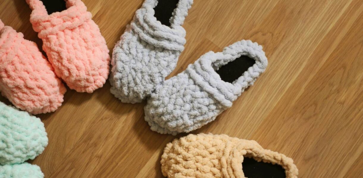Get Set Globe Top 10 Best Comfy Slippers Like Shoes - Banner