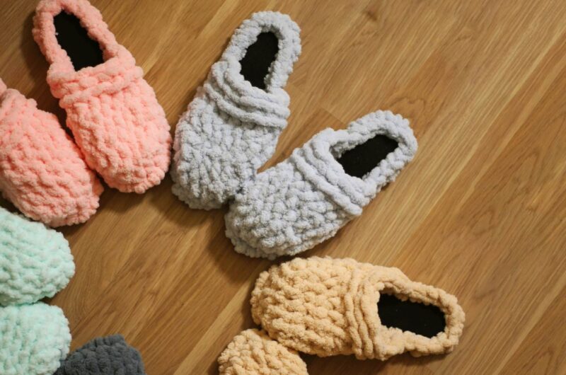 Get Set Globe Top 10 Best Comfy Slippers Like Shoes - Banner